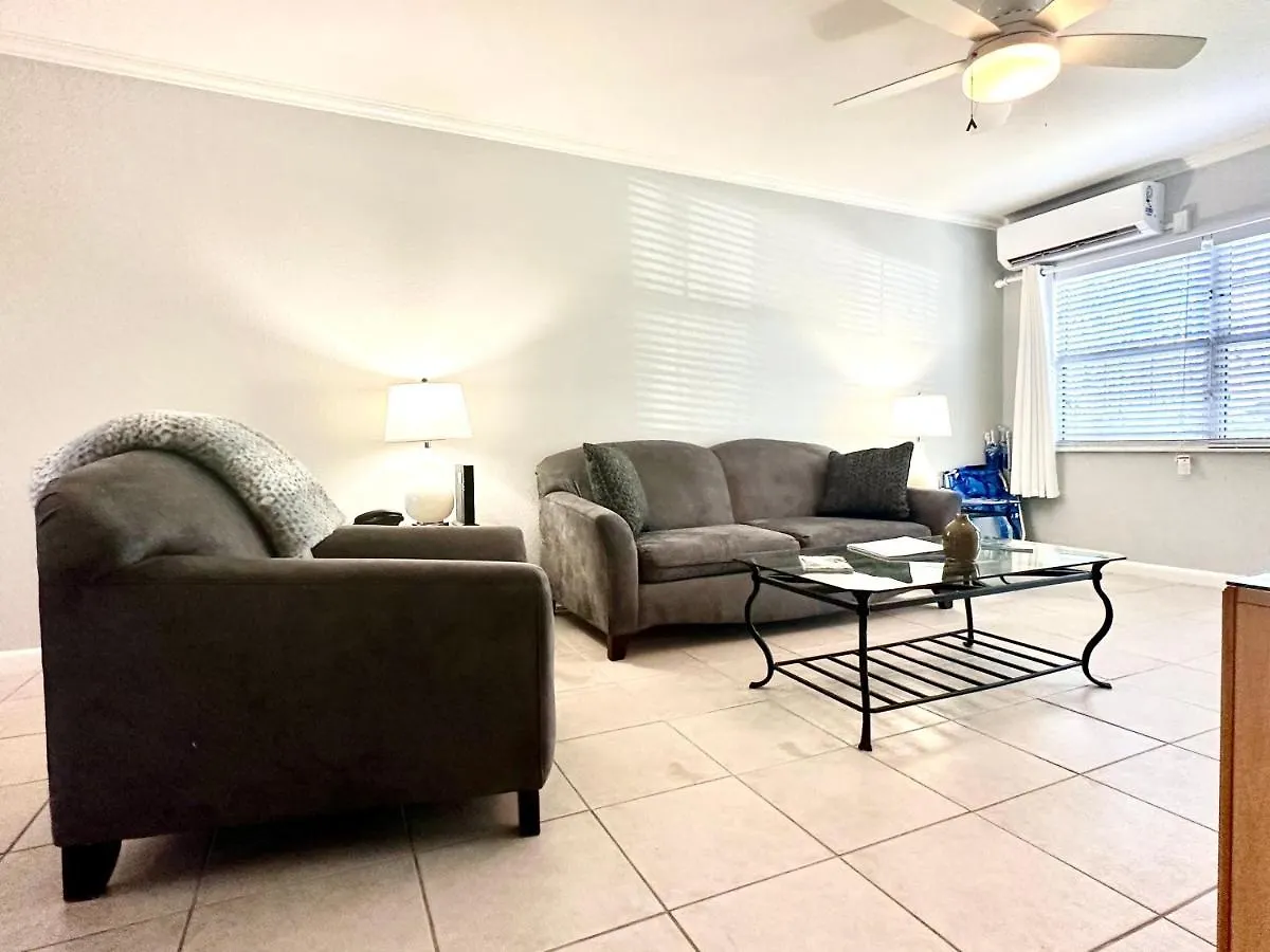 別荘 Snug Harbour View Condo #4 ジョージ・タウン