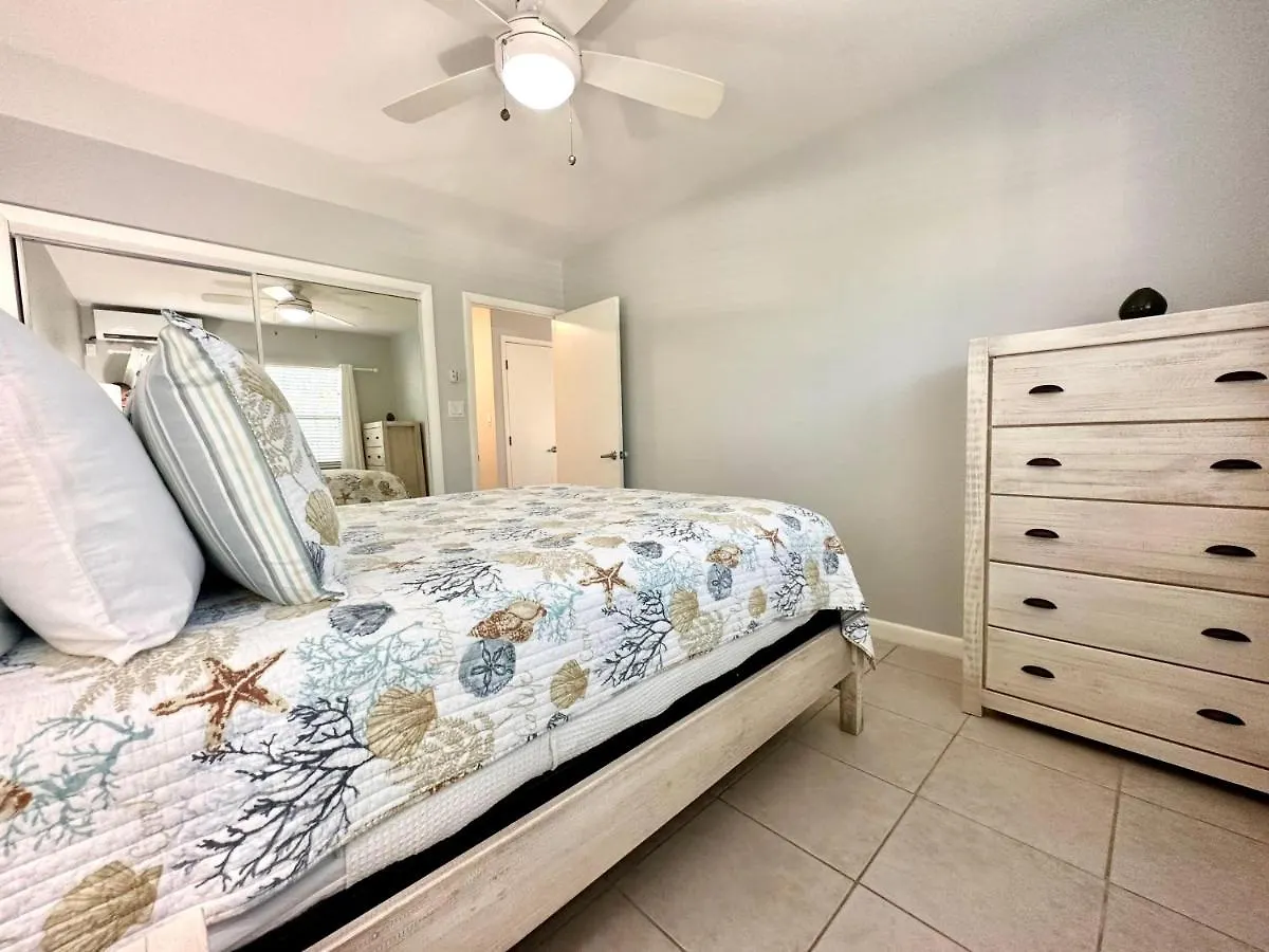 Snug Harbour View Condo #4 ジョージ・タウン 0*,