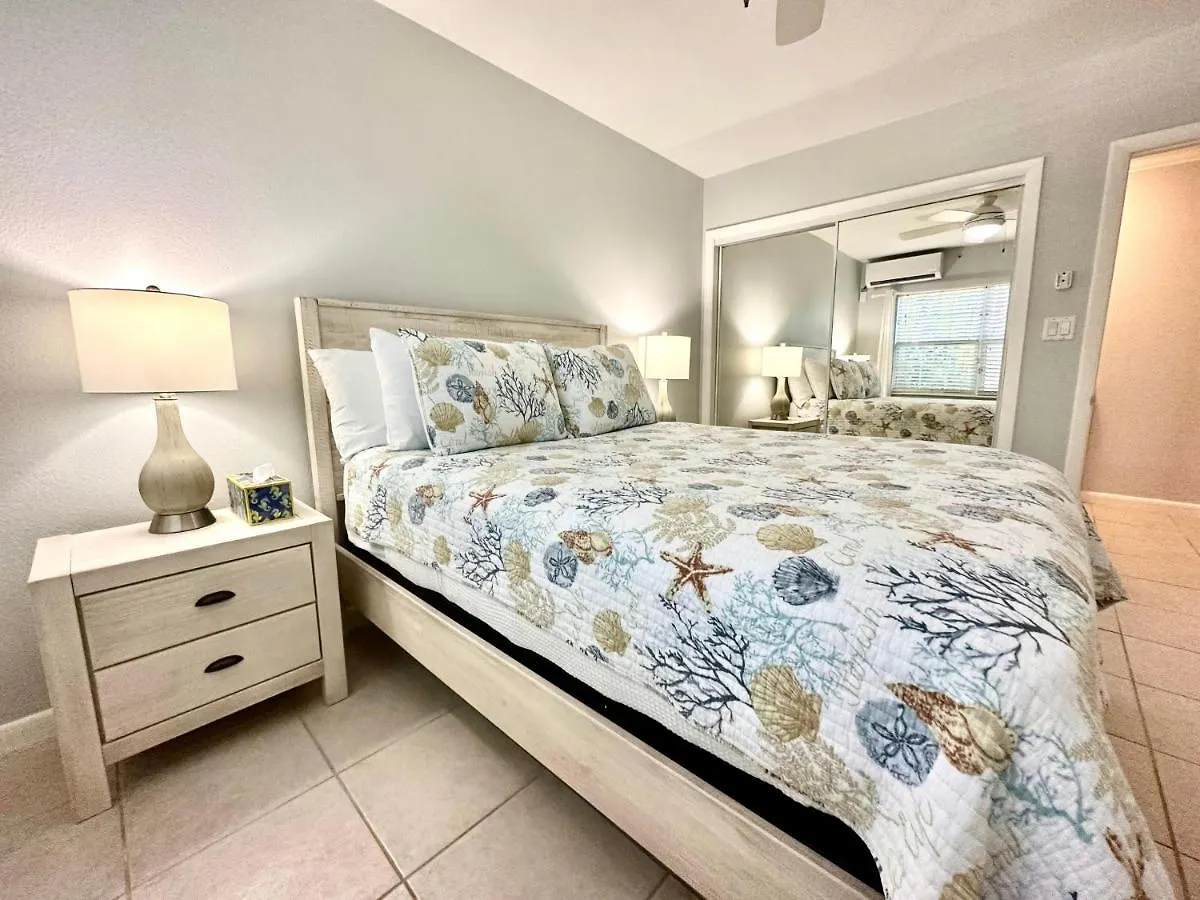 別荘 Snug Harbour View Condo #4 ジョージ・タウン